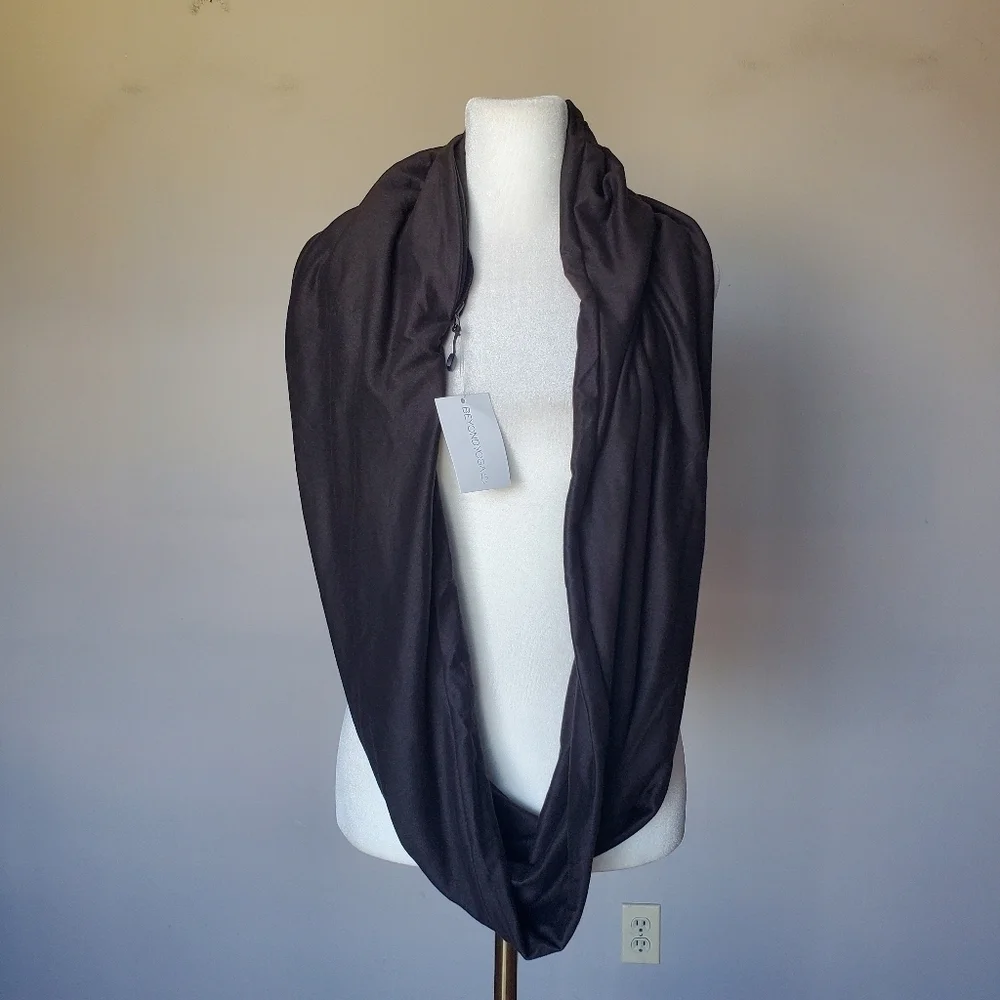 NWT Beyond Yoga Hidden Pocket Infinity Scarf Black